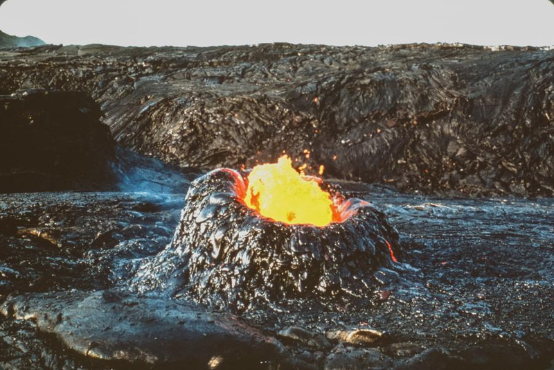 Illustration for article titled 1.774 días escupiendo lava: las espectaculares imágenes del volcán que tuvo cinco años en jaque a Hawai